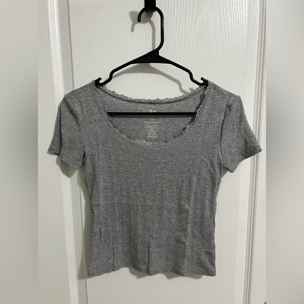 SO grey crop top tee